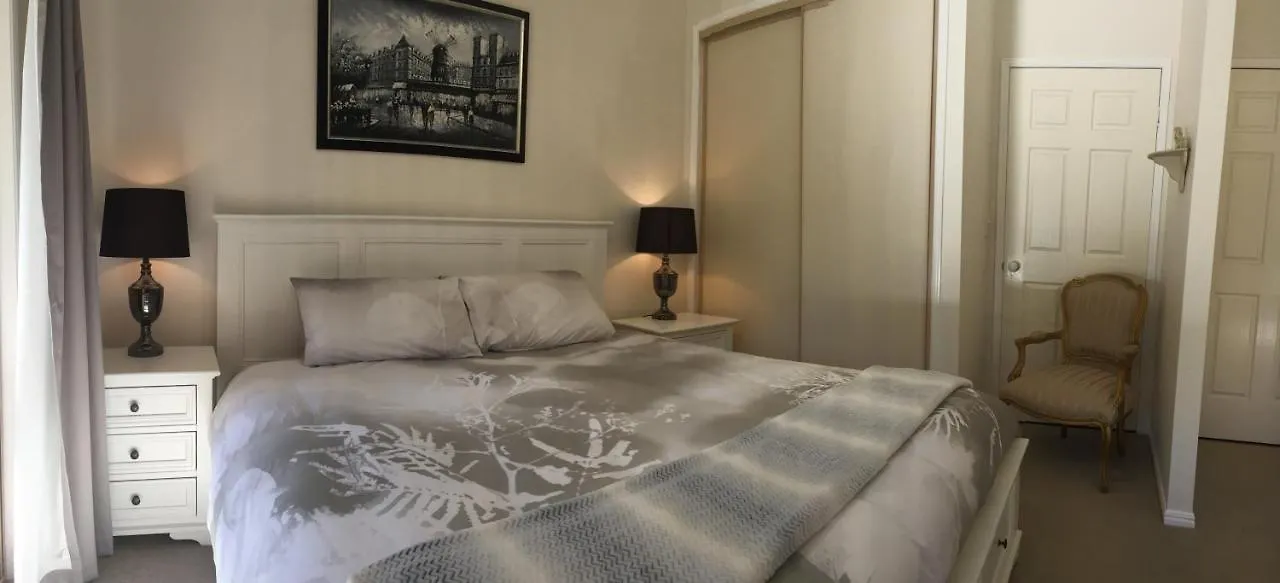 Bed & Breakfast River Gum Luxury Bed And Breakfast Diddillibah